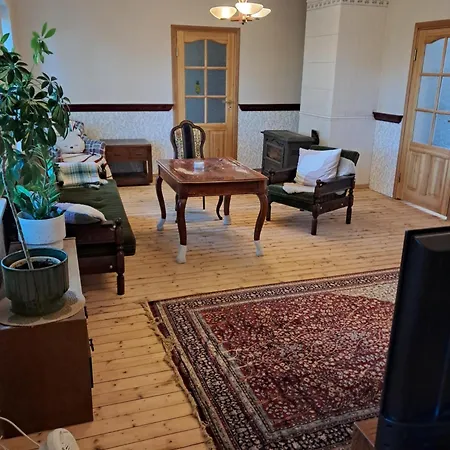 Avar Ja Mugav Korter Kesklinna Laehedal דירה טרטו