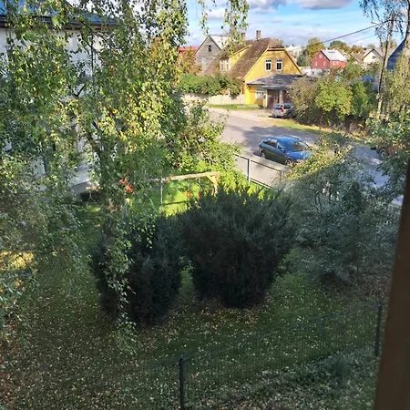 Avar Ja Mugav Korter Kesklinna Laehedal تارتو