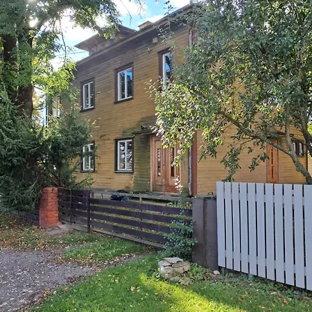 Avar Ja Mugav Korter Kesklinna Laehedal