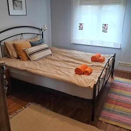 Apartman Avar Ja Mugav Korter Kesklinna Laehedal *